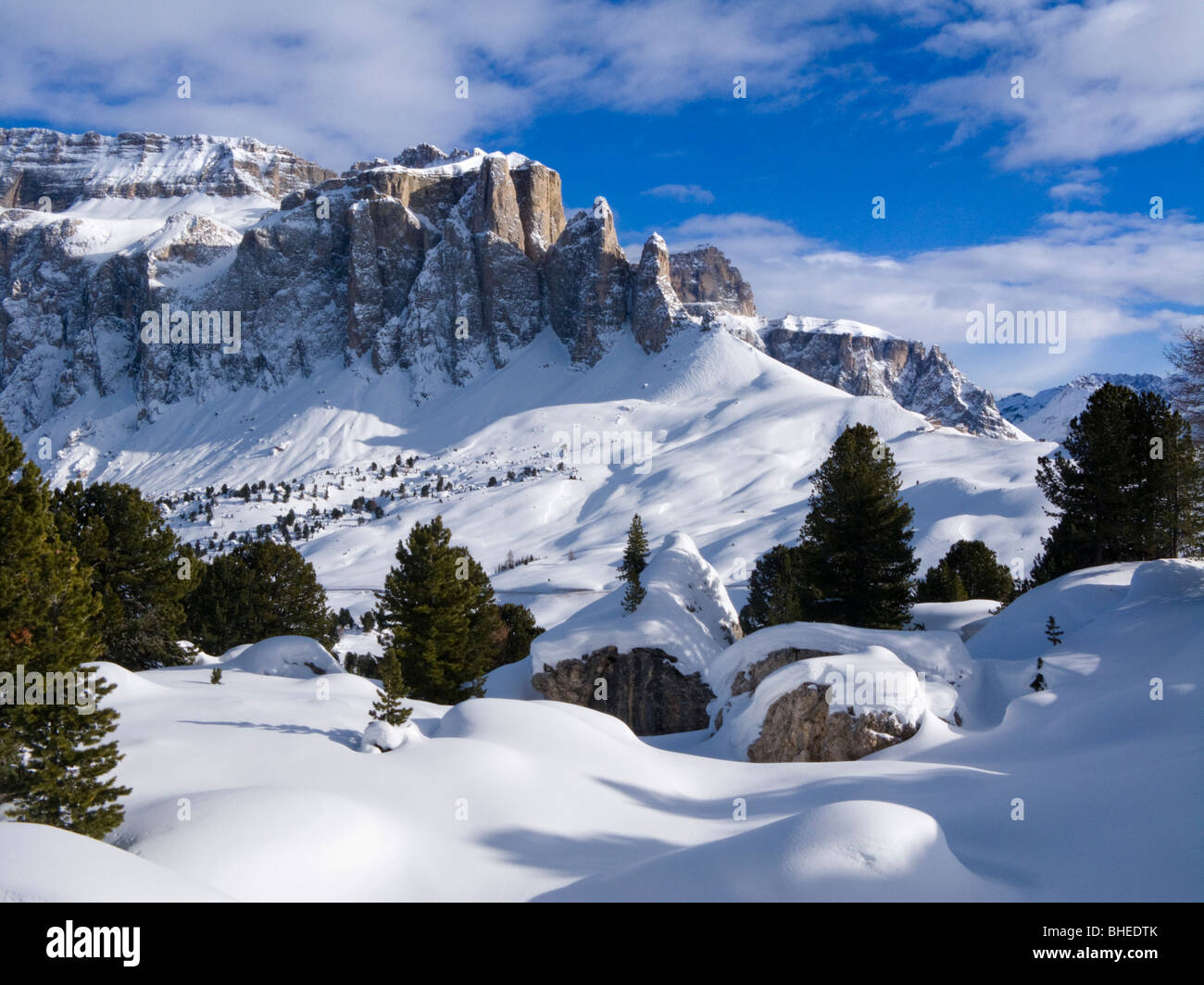 Dolomiten in Selva di Val Gardena (Wolkenstein in angeschaft), Italien. Gruppo di Sella (Sellagruppe) auf Sella Ronda Skizirkus. Stockfoto