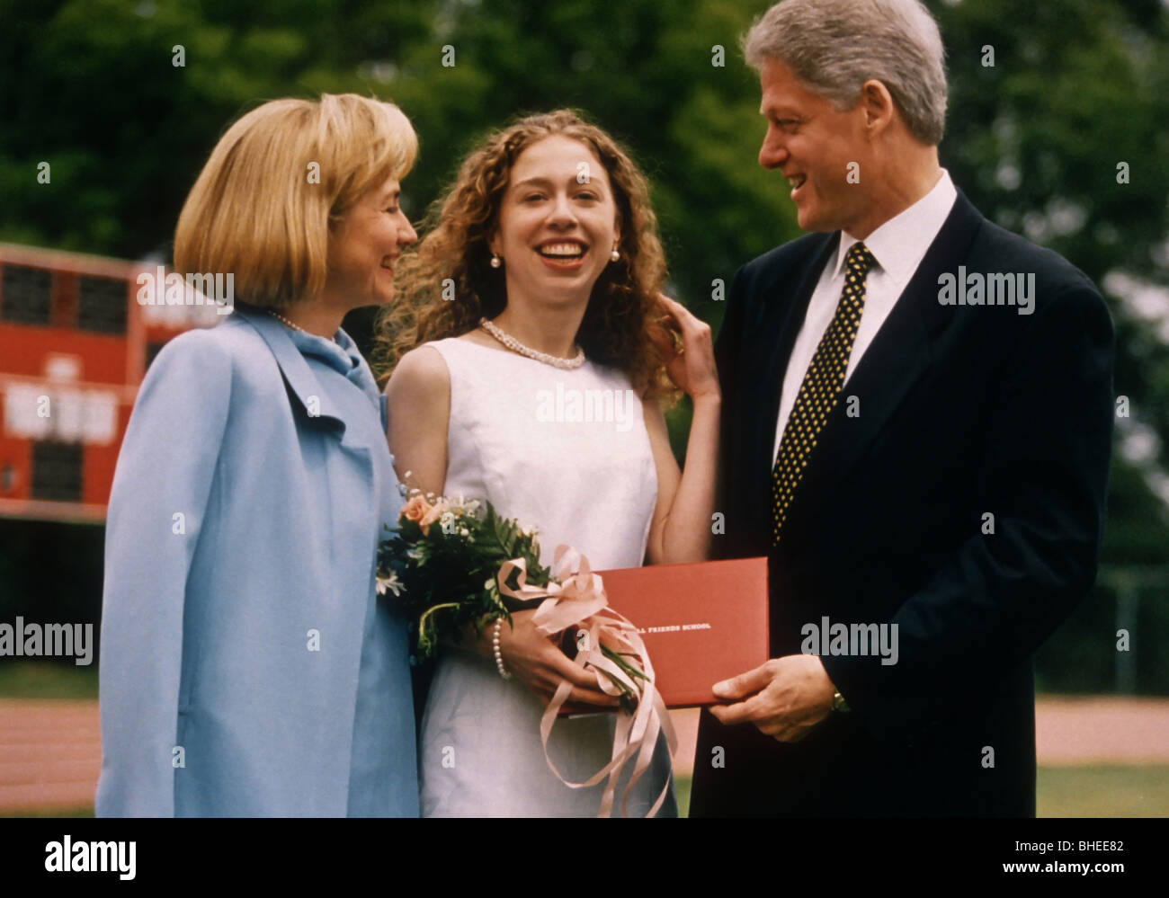 Chelsea Clinton An Ihr Abitur Mit Vater Prasident Bill Clinton Und Mutter Hillary Clinton Stockfotografie Alamy