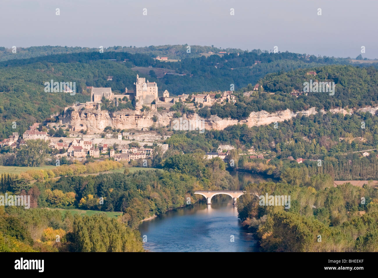 Panoramablick auf den Fluss Dordogne, Domme, Süd-west ...