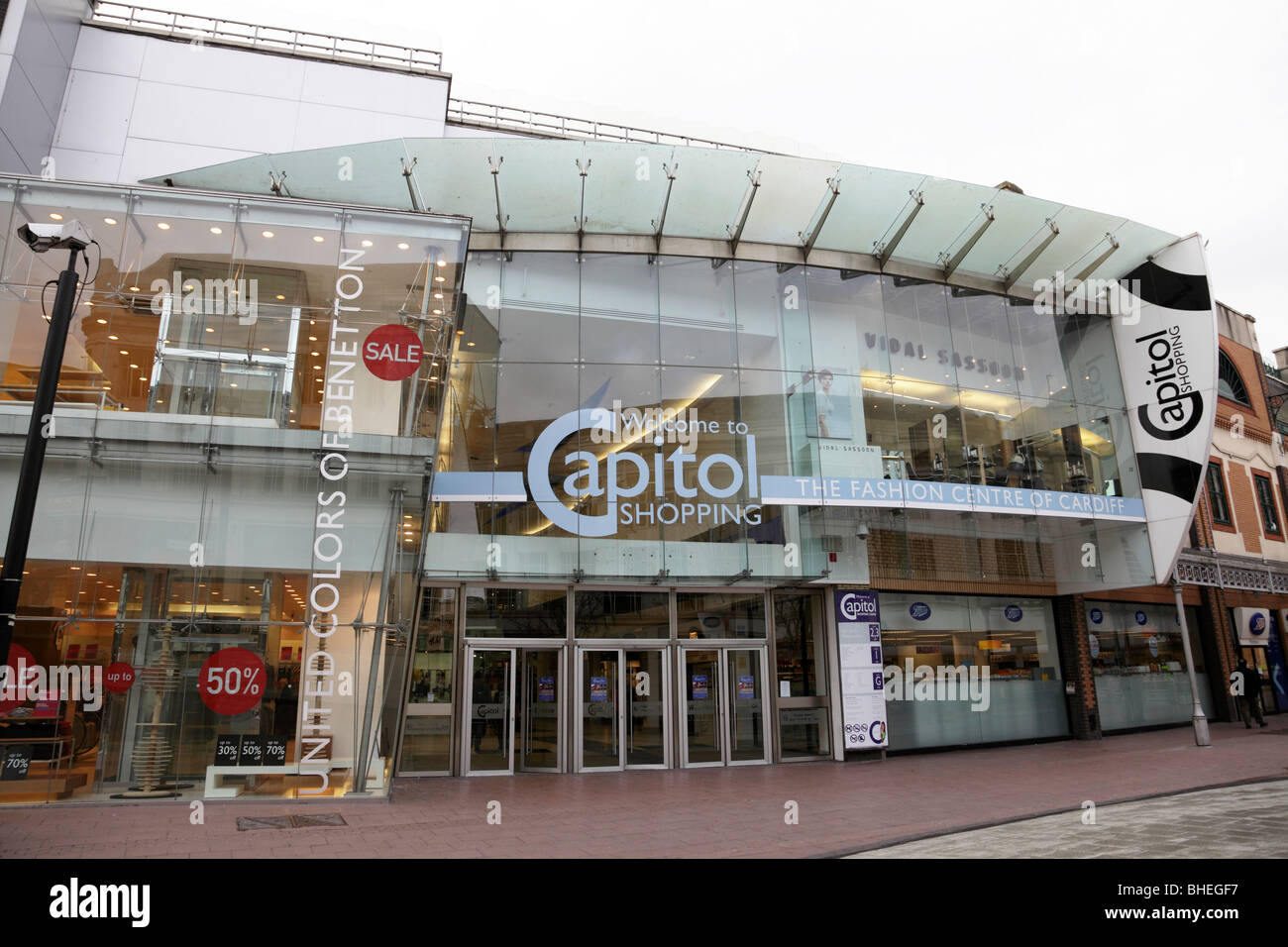 Eingang zum Kapital Shopping Center auf Queens street Cardiff Wales uk Stockfoto