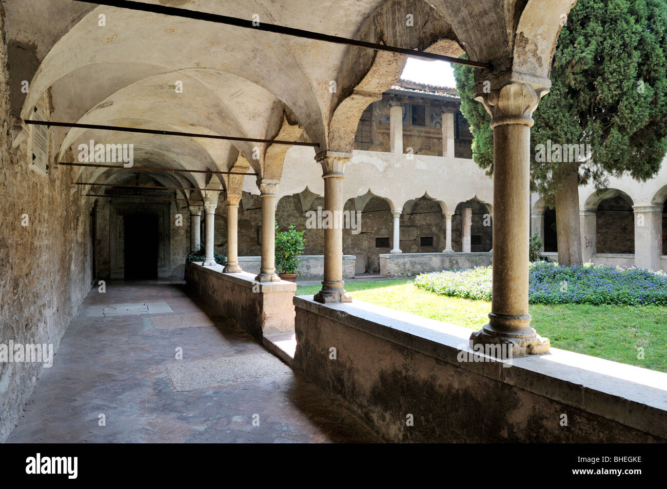 Gargnano, Lombardei, Italien. Die 15.Jh. Kloster des Heiligen Franziskus in der Stadt von Gargnano, Gardasee. Stockfoto
