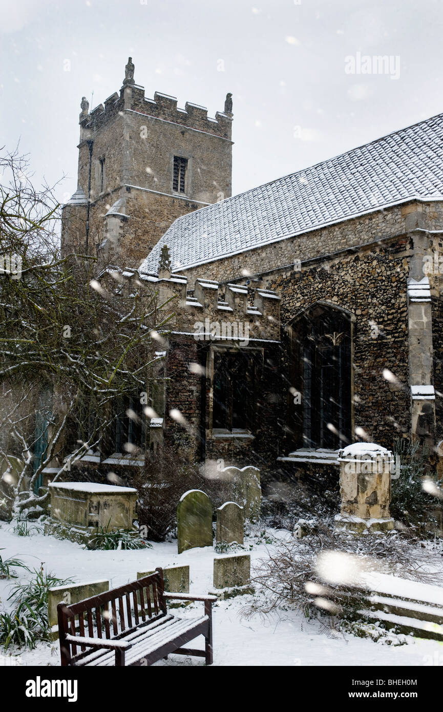 St. Botolphs Church Cambridge an einem verschneiten Tag Stockfoto
