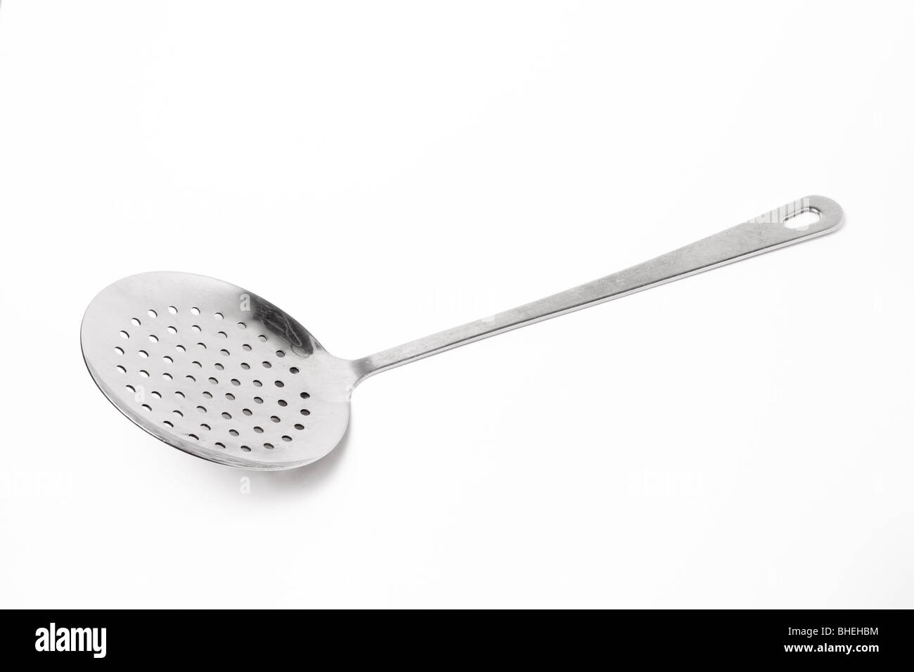 Große Edelstahl isoliert Küchenutensil vor weißem Hintergrund. Stockfoto