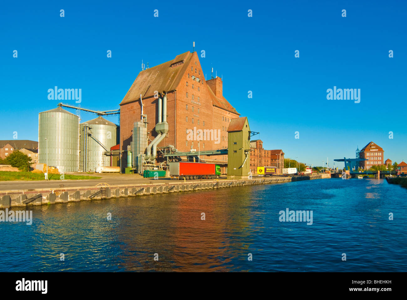 Garner und Bootssteg Fluss Peene, Stadt Demmin, Mecklenburg-Western Pomerania, Deutschland Stockfoto