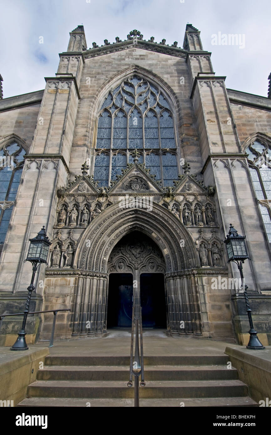 Die beeindruckende Fassade und Eingang zum St. Giles Cathedral an der Royal Mile Edinburgh Lothian Region Schottlands. Stockfoto