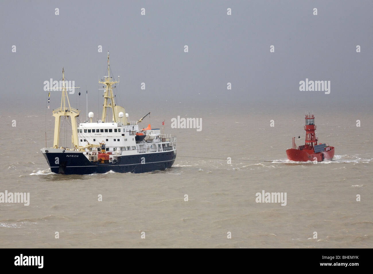 Die Boje & Leuchtturm Tender Patricia außerhalb Felixstowe. Stockfoto