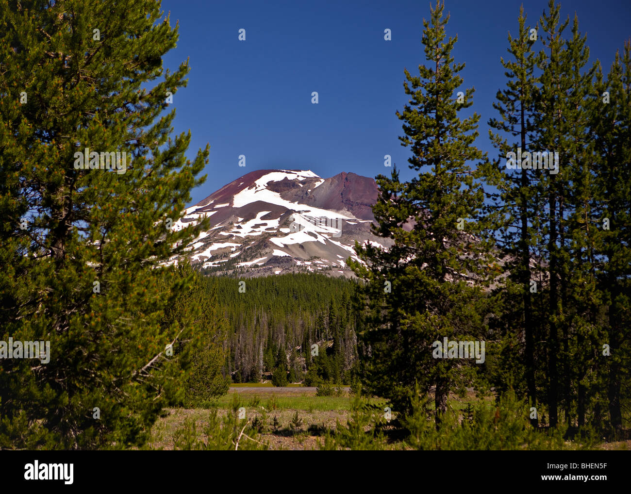 SPARKS LAKE, OREGON, USA - South Sister, Kaskaden Berge in Zentral-Oregon. Stockfoto
