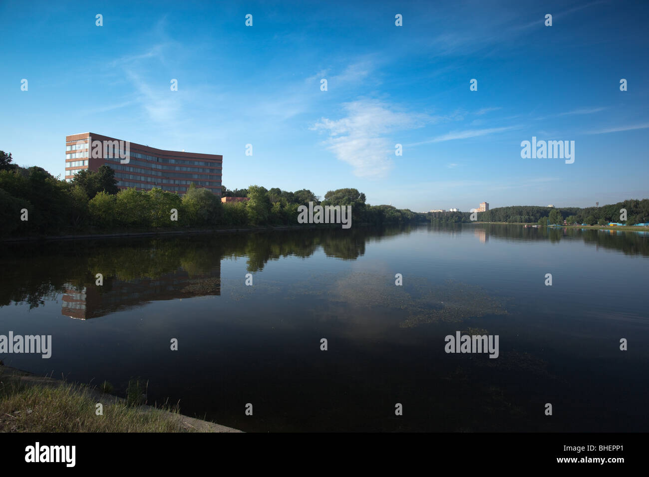 Die Großstadt-Teich in den frühen Morgenstunden Stockfoto