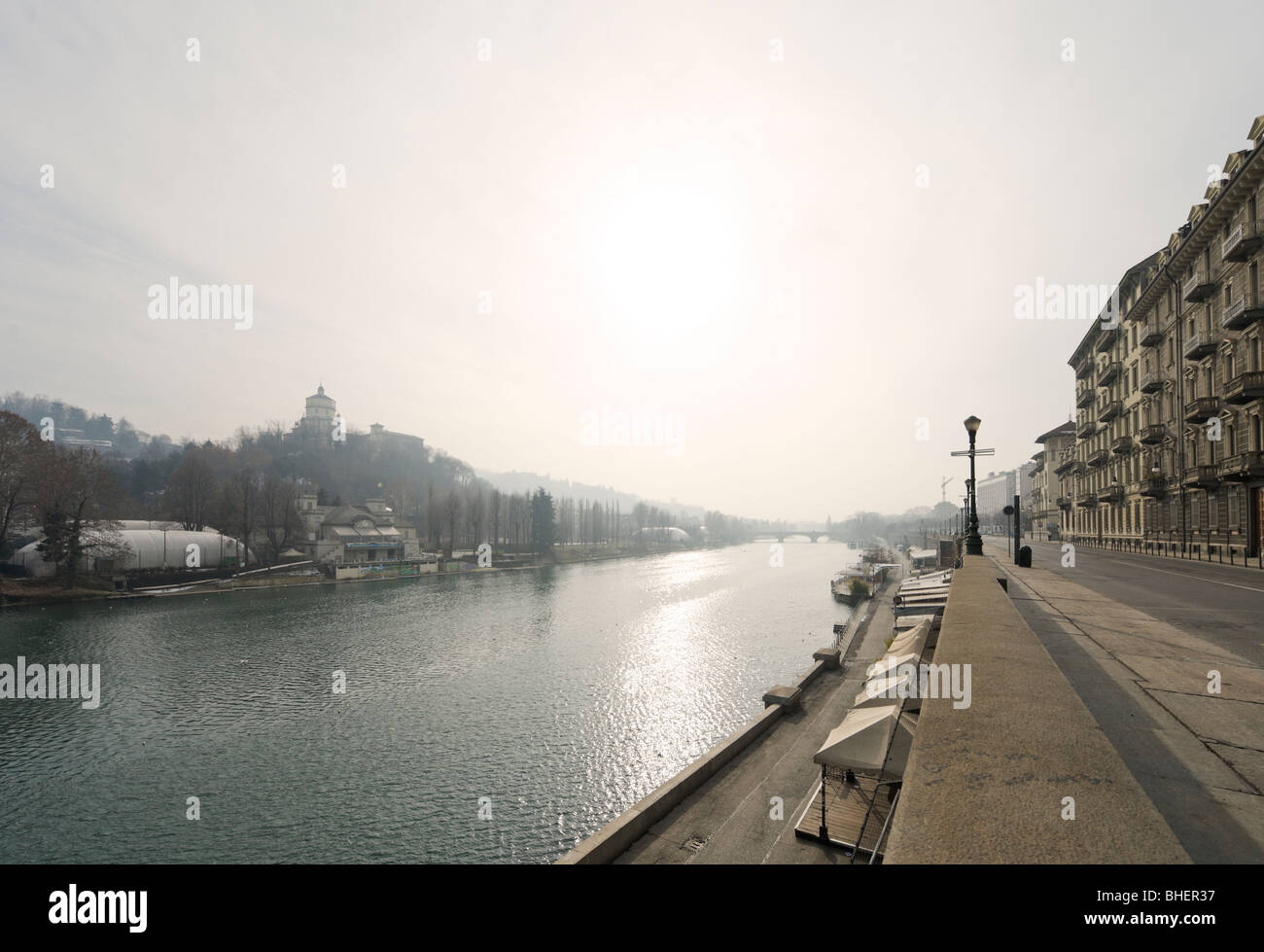 Der Fluss Po aus der Lungopo Armando Diaz mit Blick auf die Ponte Umberto I, Turin, Piemont, Italien Stockfoto