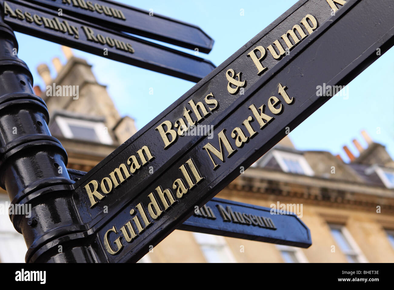 Bad touristischen Attraktionen Informationen Wegweiser zum Roman Baths und Trinkhallen und Guildhall Market Stockfoto