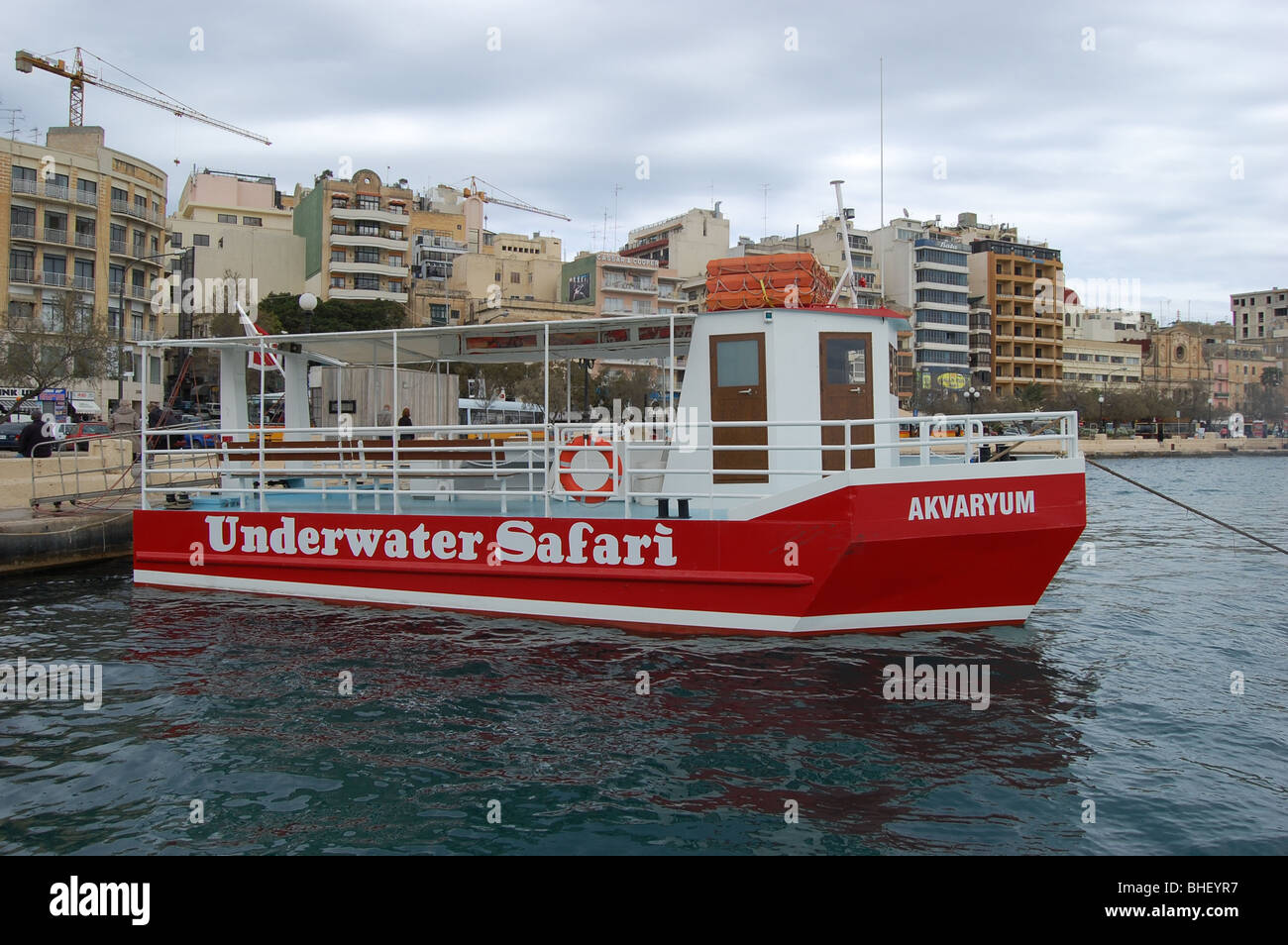 Eine Unterwasser-Safari-Boot vertäut im Grand Harbour/Hafen Malta. Stockfoto