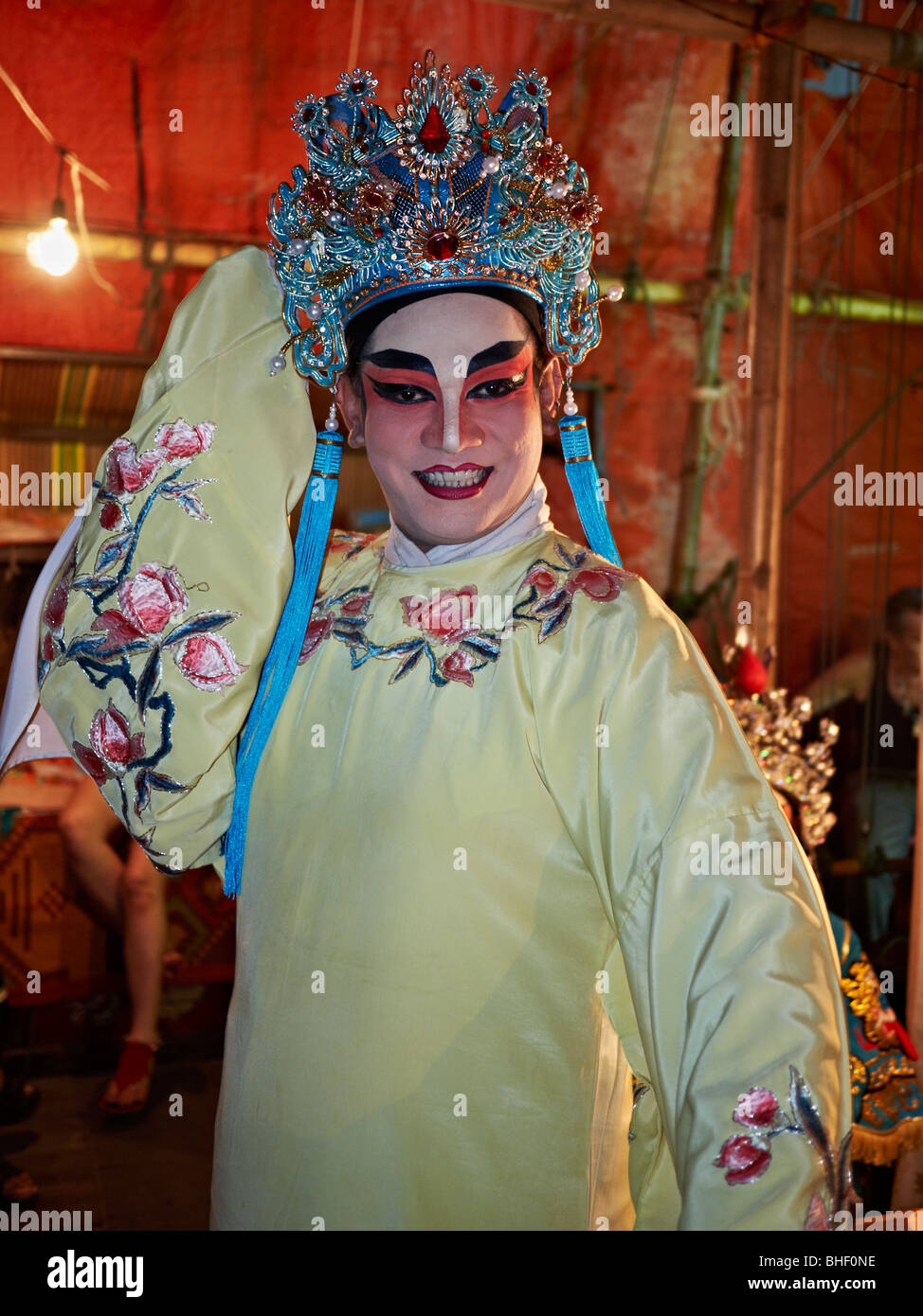 Chinesische Oper Schauspieler in traditionellen Kostümen und Make up. S. E. Asien Thailand Stockfoto