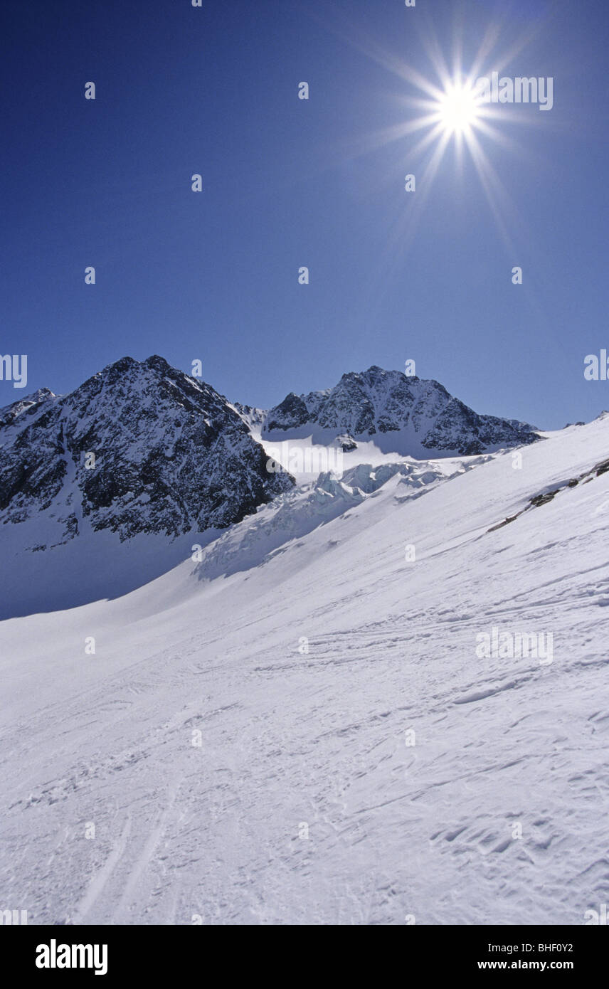 Winterlandschaft am oberen Teil des Alpeiner Ferners Gletschers mit Ruderhofspitze Spitze. Ort: Stubaier Alpen, Österreich. Stockfoto