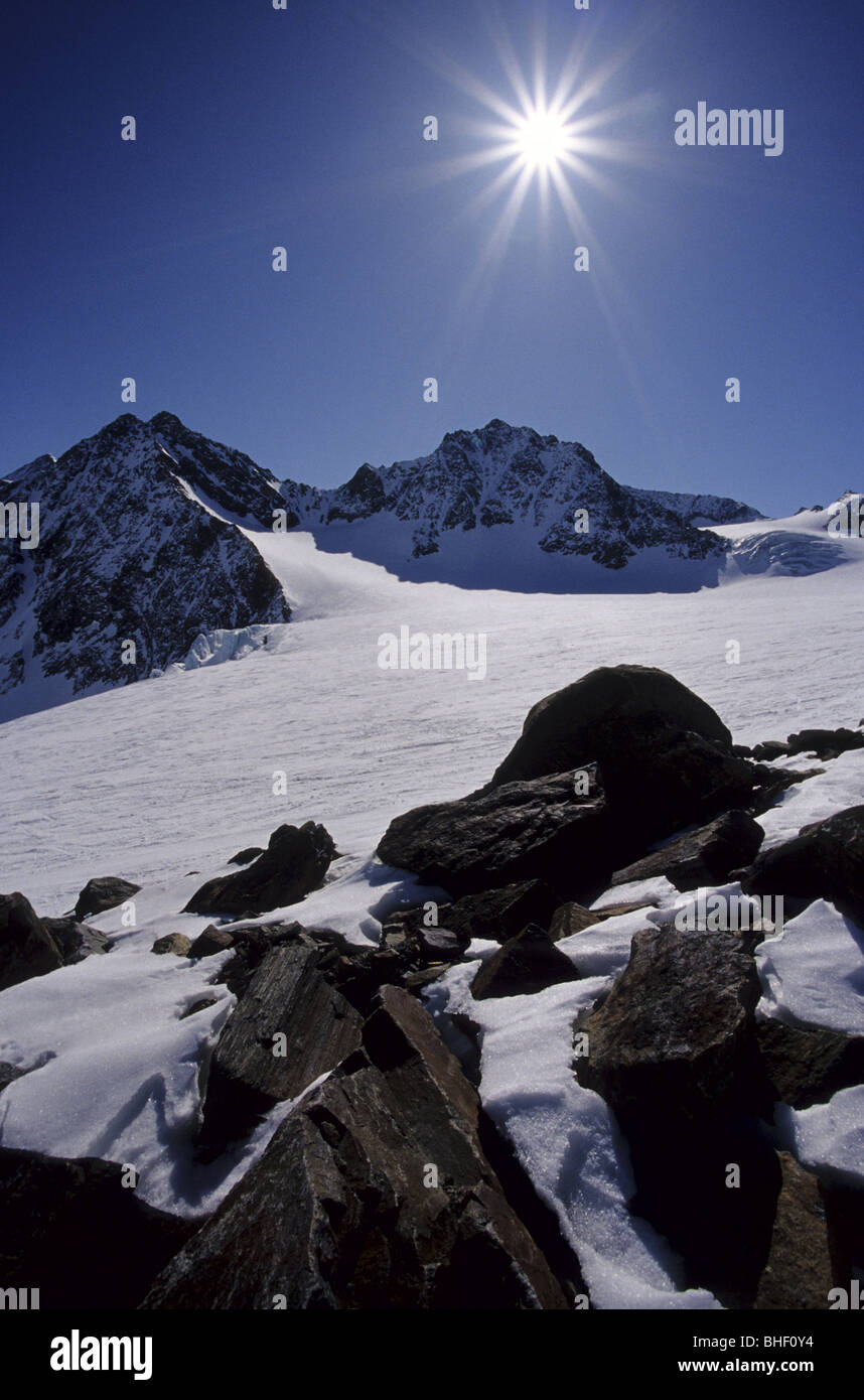 Winterlandschaft am oberen Teil des Alpeiner Ferners Gletschers mit Ruderhofspitze Spitze. Ort: Stubaier Alpen, Österreich. Stockfoto