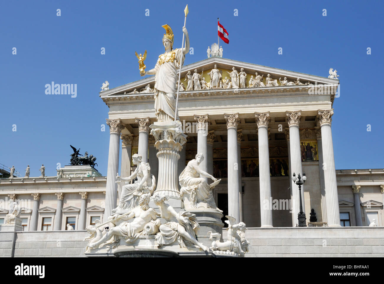 Pallas-Athene-Brunnen vor dem Parlament, Wien, Österreich Stockfoto