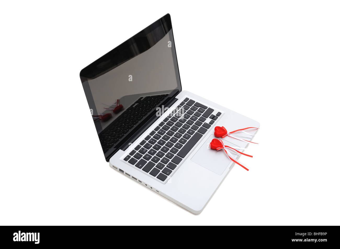 Notebook mit zwei Plüsch rote Herzen auf Tastatur Stockfoto
