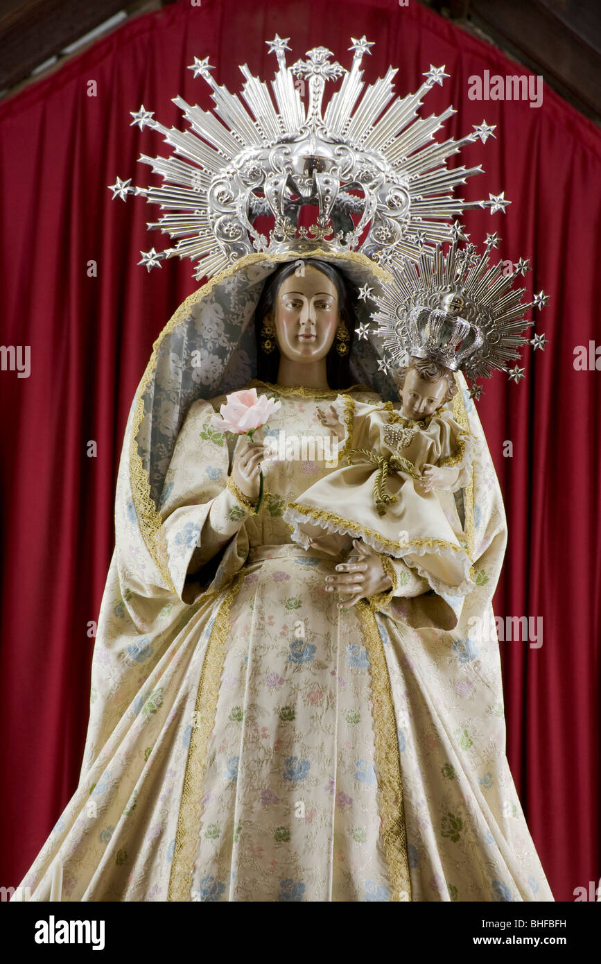 Statue der Jungfrau Maria in der Kirche Iglesia de Virgen De La Regla, Pajara, Fuerteventura, Kanarische Inseln, Spanien, Europa Stockfoto
