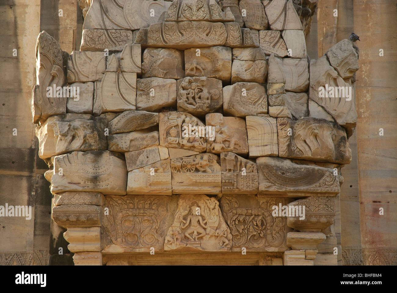 Mandapa mit Märchen aus indischen Ramayana-Epos, Prasat Hin Phimai Khmer-Tempel, Provinz Khorat, Thailand, Asien Stockfoto