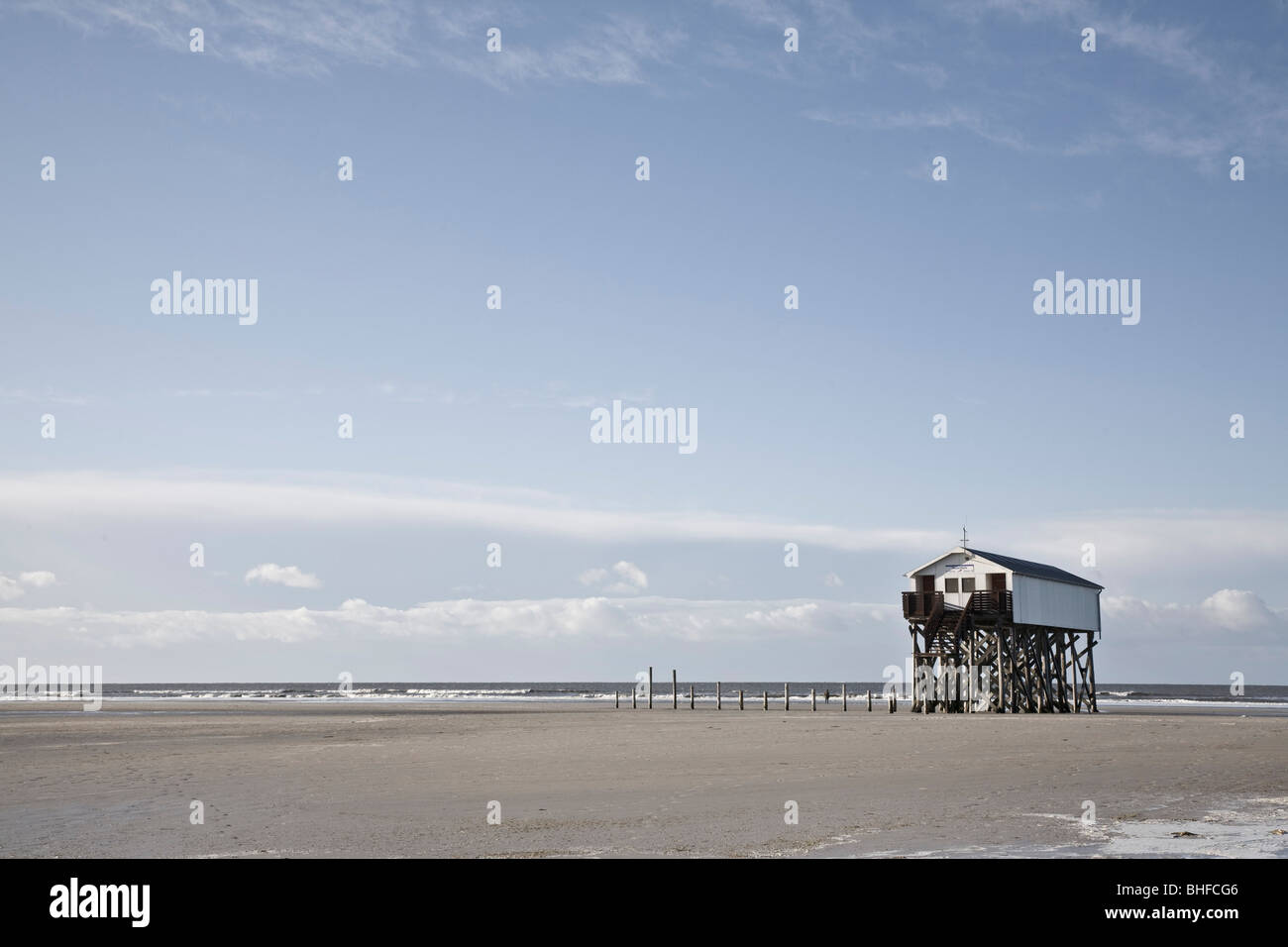 Stelzenhaus am Strand, St. Peter-Ording, Nationalpark Wattenmeer, Schleswig-Holstein, Deutschland Stockfoto