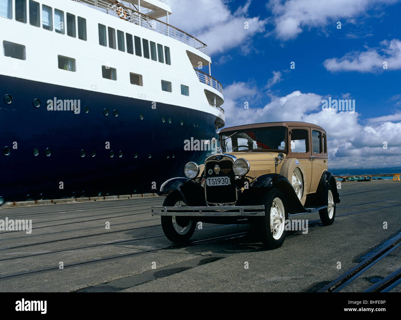 1930-Modell "A" Ford Town Sedan, 3 1/2 Liter 4 Zylinder Stockfoto