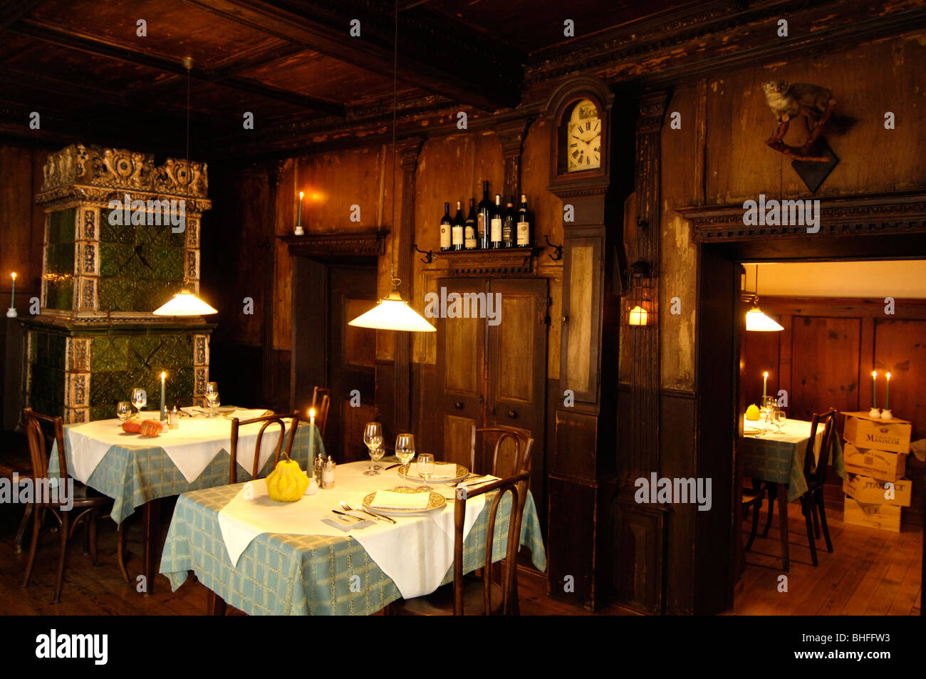 Innenansicht des Restaurants am Abend, Gasthaus Zur Rose, Kurtatsch,  Südtirol, Italien, Europa Stockfotografie - Alamy