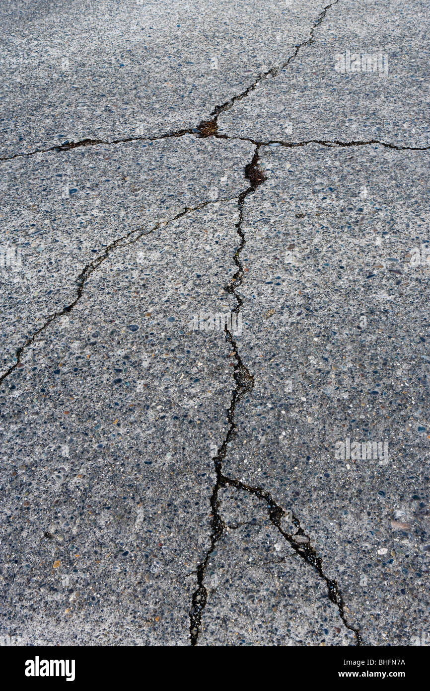 Eine gerissenen Beton Straße. Stockfoto
