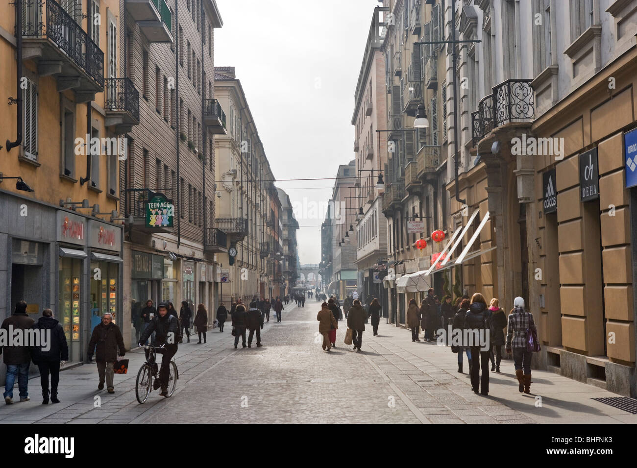 Geschäfte auf Via Lagrange im historischen Zentrum, Turin, Piemont, Italien Stockfoto