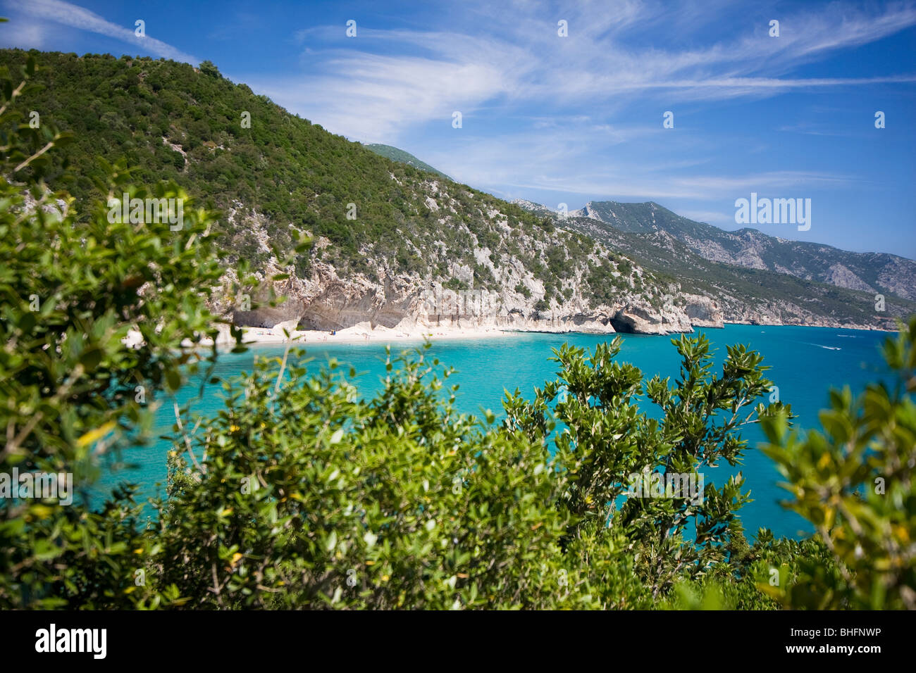 Leere Cala Luna Beach, Insel Sardinien Italien. Klares blaues Wasser in Cala Luna Bucht, Mittelmeer. Stockfoto