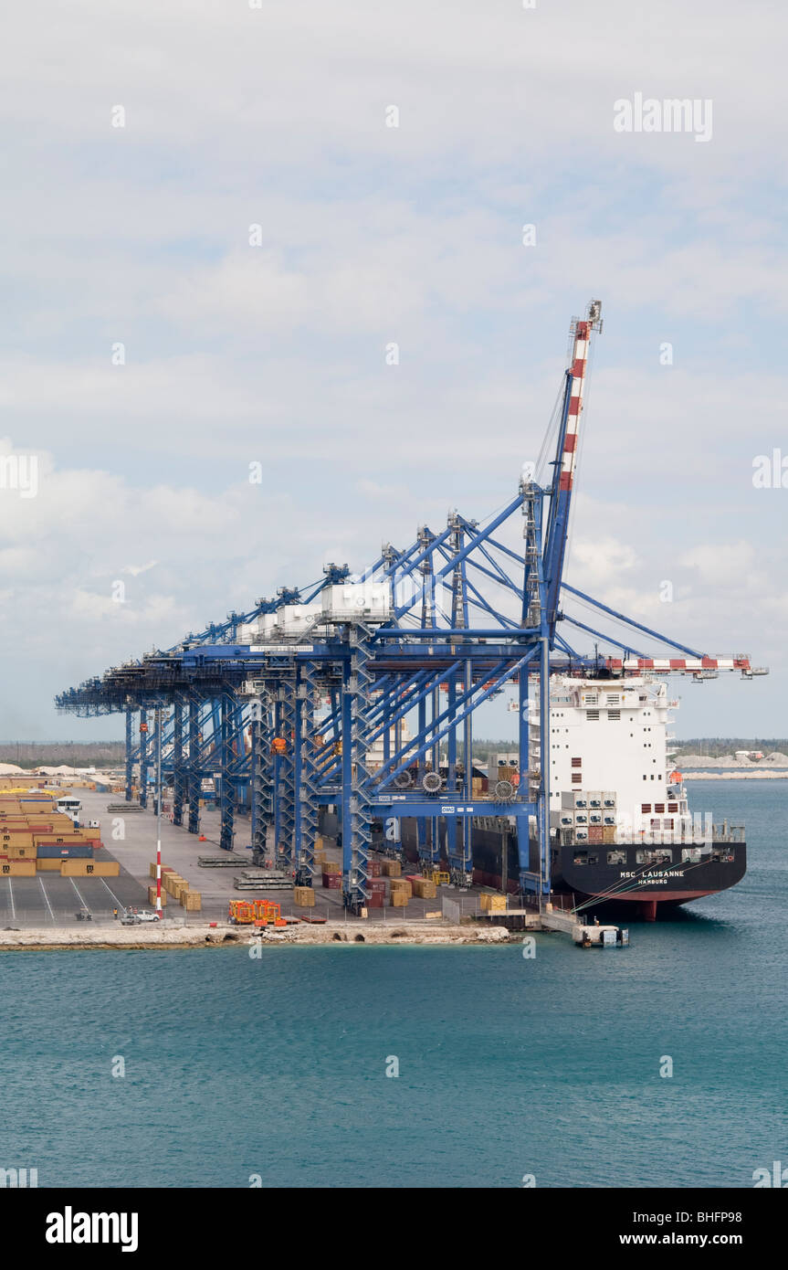 Der MSC Lausanne ist beladen mit Containern für seine "nächsten Reise. Stockfoto