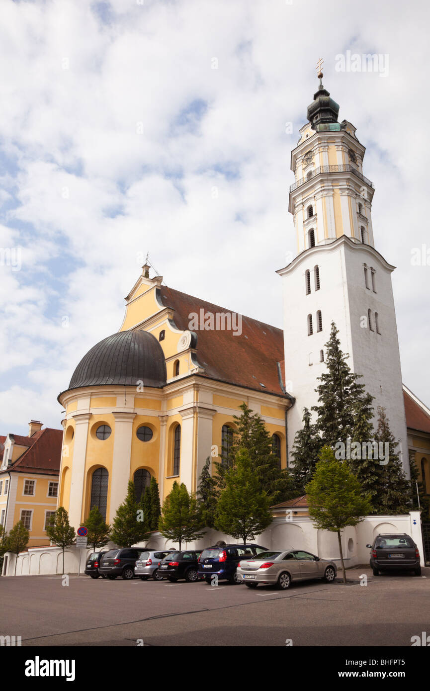Donauworth, Bayern, Deutschland. 18. Jahrhundert Kloster Kreuzkirche mit hohen Turm (Heilig Kreus Kirche) Stockfoto