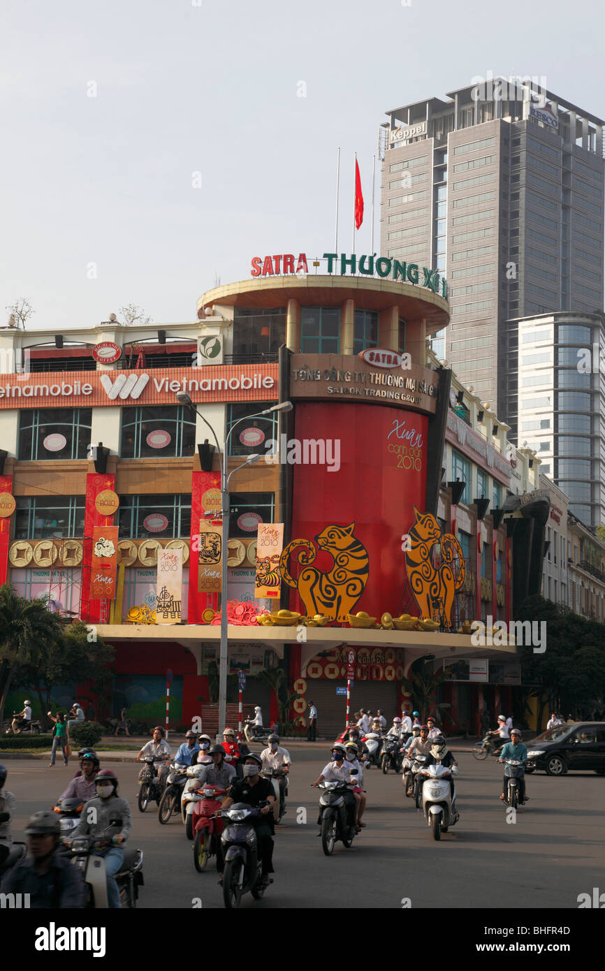 Vietnam, Ho Chi Minh Stadt, Saigon, Straßenszene, Verkehr, Einkaufszentrum Stockfoto