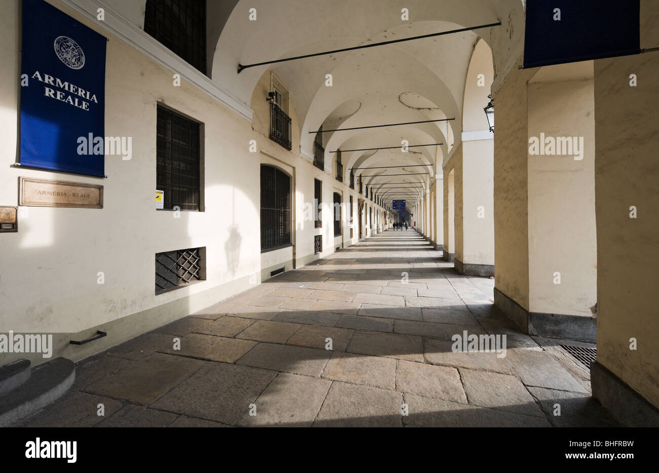 Portikus außerhalb der Armeria Reale (königliche Waffenkammer), Piazza Castello, Turin, Piemont, Italien Stockfoto Portikus außerhalb der Armeria Reale (königliche Waffenkammer), Piazza Castello, Turin, Piemont, Italien Stockfoto