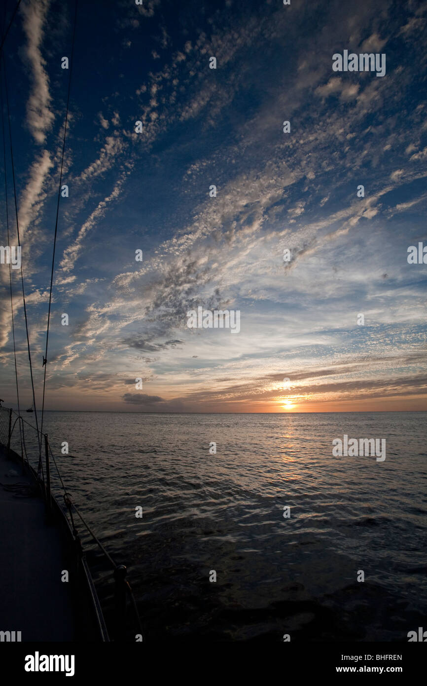 Segeln in der Karibik bei Sonnenuntergang, St. Lucia, Karibik Stockfoto