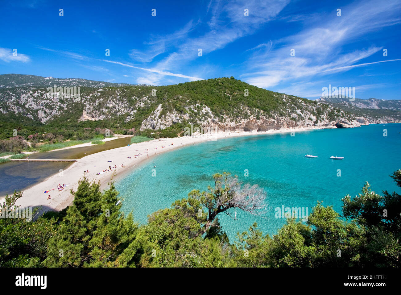 Leere Cala Luna Beach, Insel Sardinien Italien. Klares blaues Wasser in Cala Luna Bucht, Mittelmeer. Stockfoto