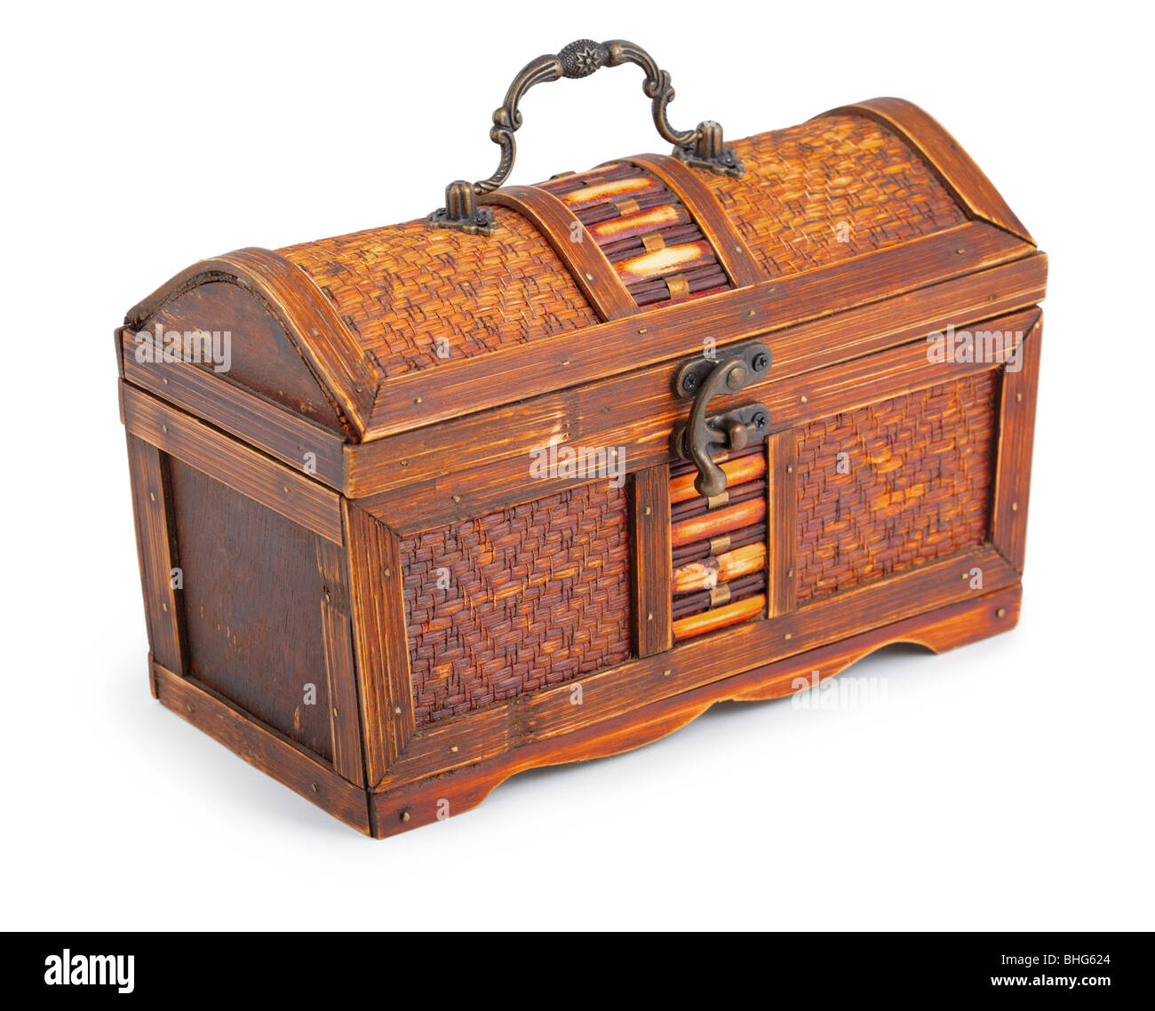 Große alte Holzkiste isoliert auf weißem Hintergrund Stockfoto