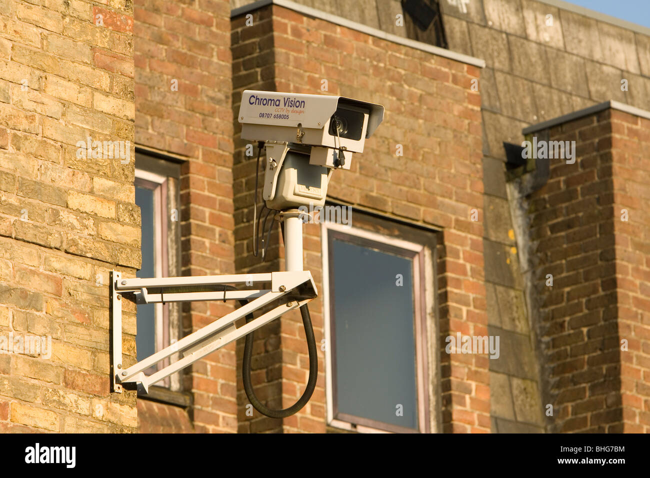CCTV-Überwachungskamera an Wand des Gebäudes Stockfoto