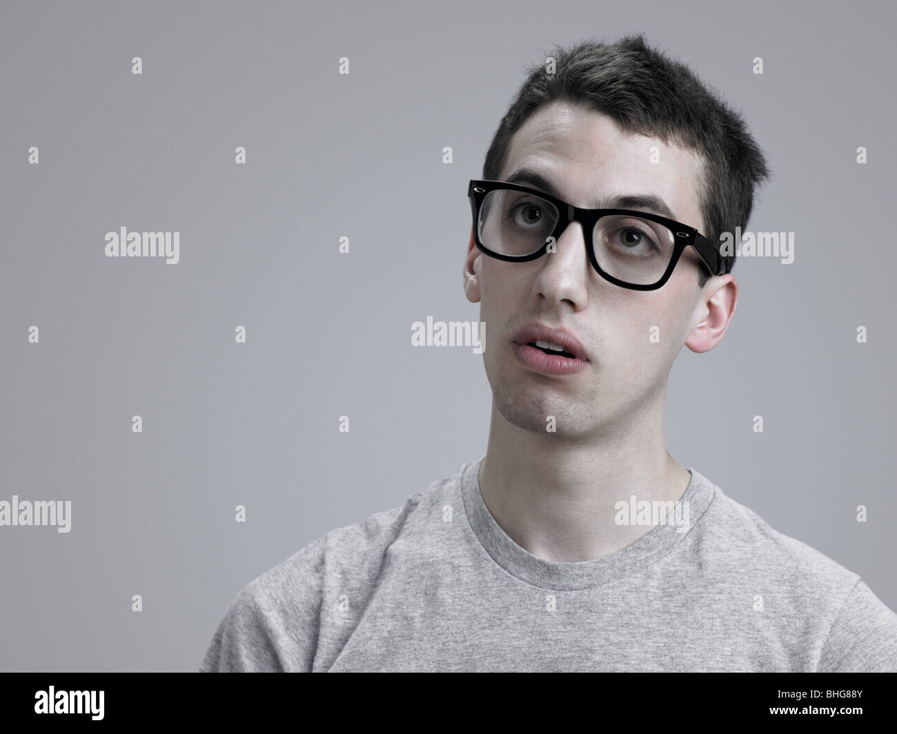 Junger Mann mit Brille Stockfoto