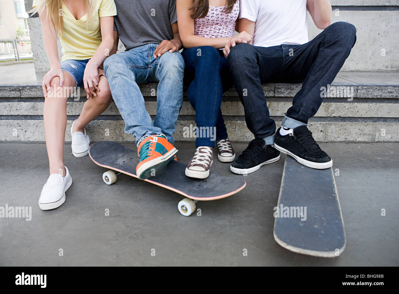 Jugendliche mit skateboards Stockfoto