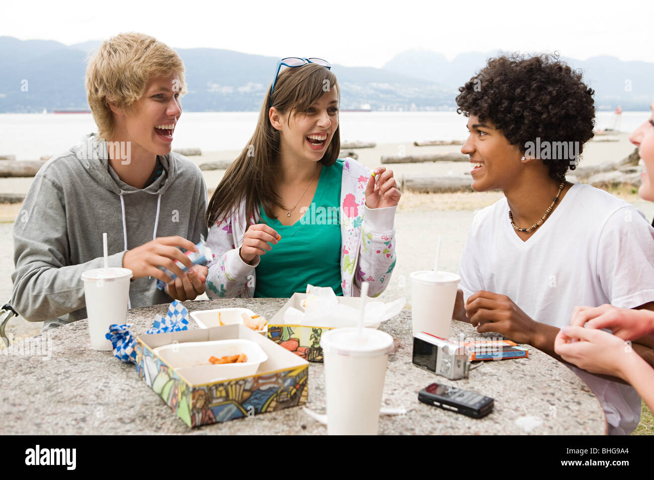 Jugendliche mit Fast-food Stockfoto