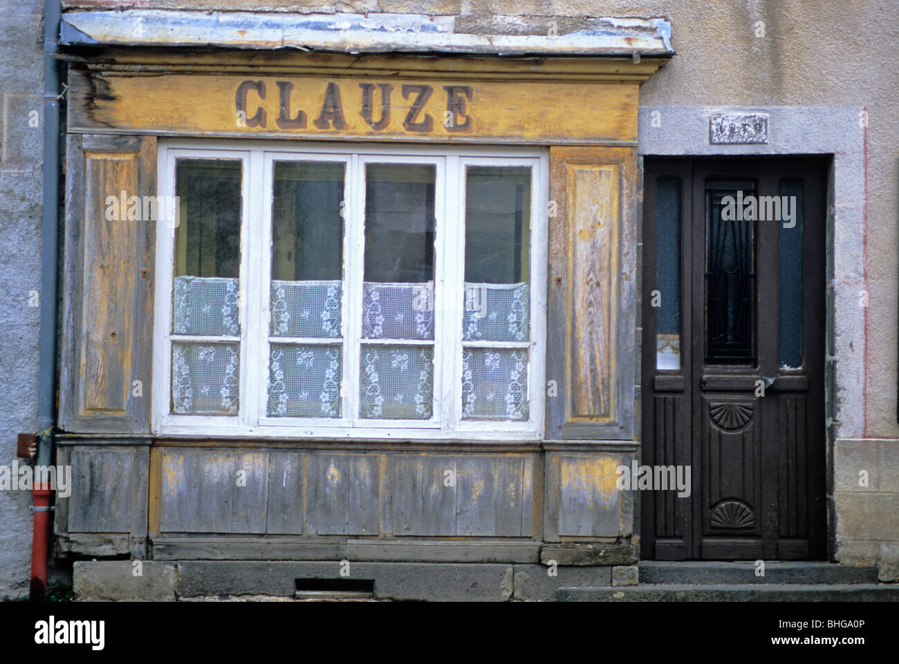 Alten Hausfassade an Ruynes-de-Margeride, Cantal, Frankreich Stockfoto