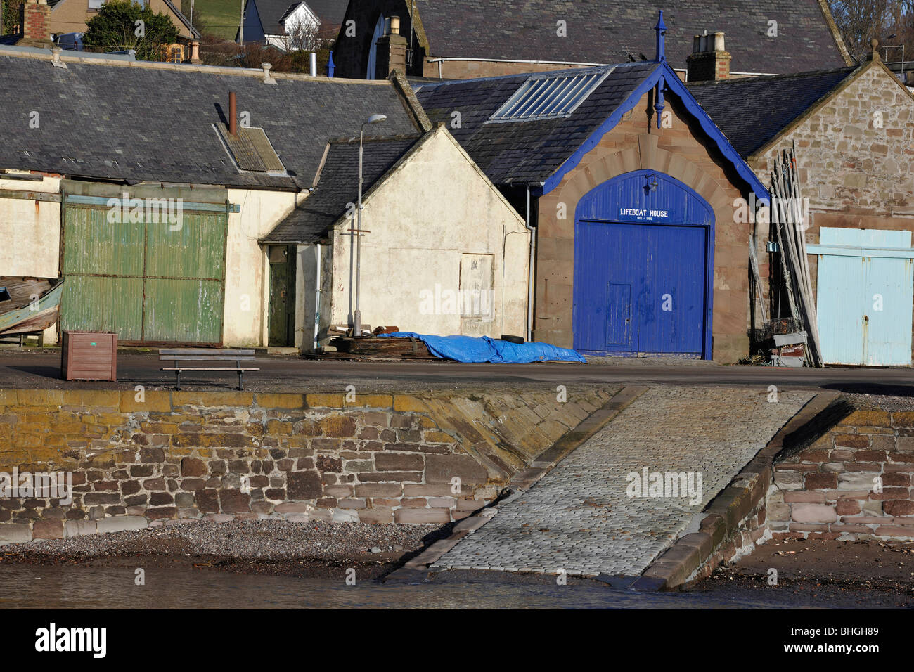 Die alte Rettungsstation und Slip Weg, Johnshaven, Aberdeenshire, Schottland Stockfoto