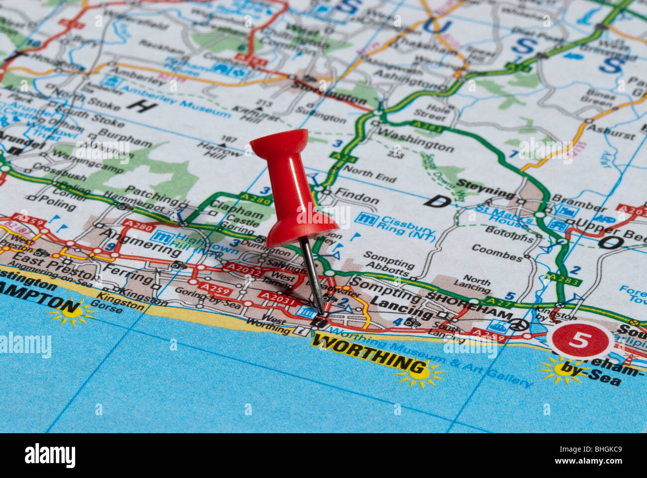 rote Karte Pin im Fahrplan auf der Stadt von Worthing Stockfoto