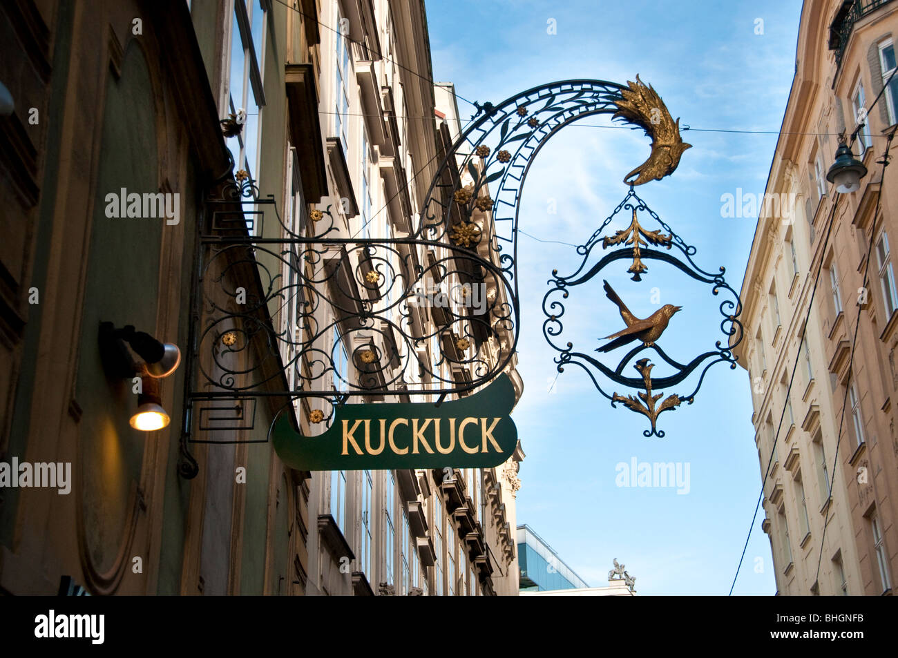 Melden Sie sich vor dem Kuckuck Restaurant zentrale Wien Stockfoto Melden Sie sich vor dem Kuckuck Restaurant zentrale Wien Stockfoto