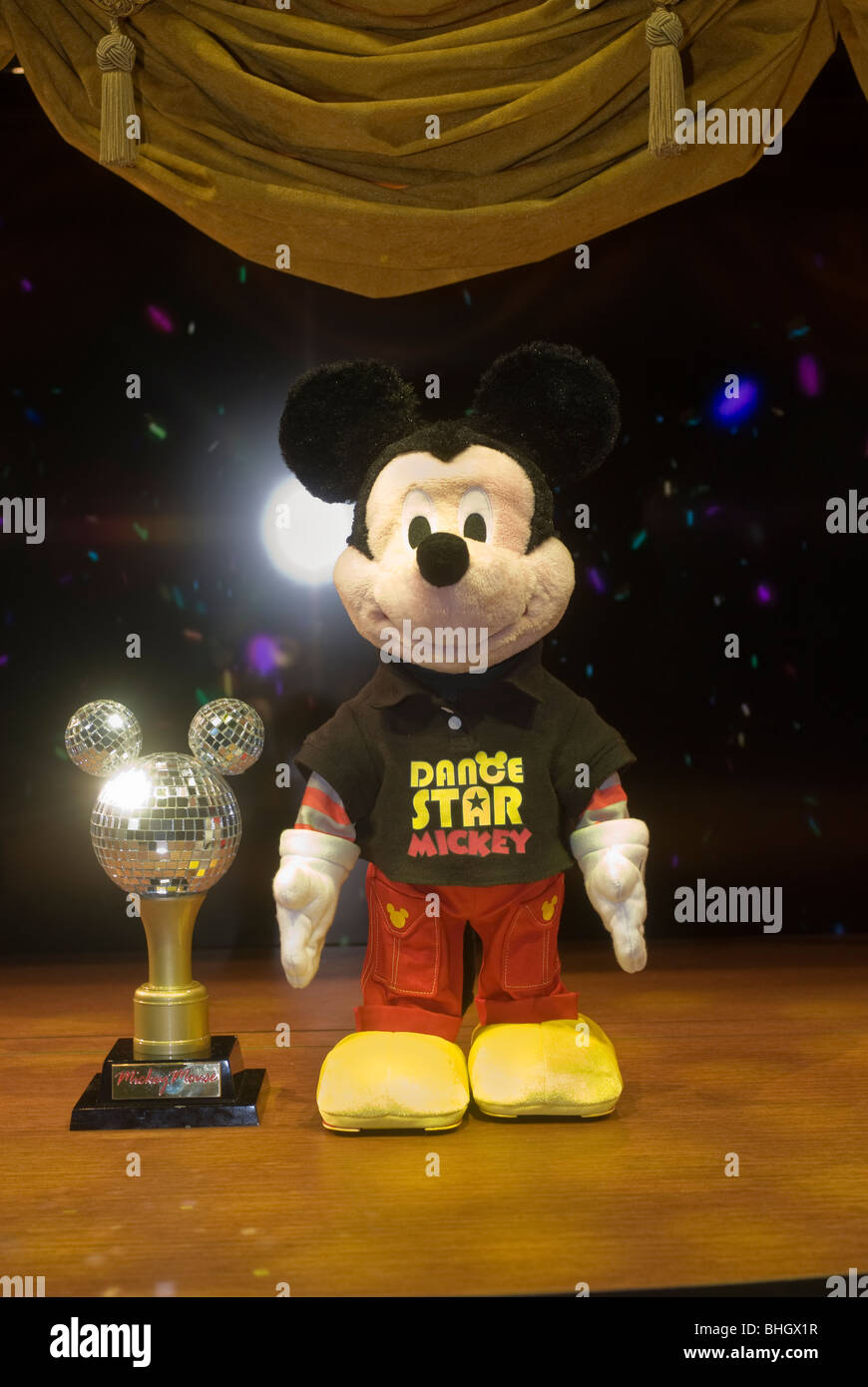 Der neue Fisher-Price "Dance Star Mickey" Puppe wird vorgestellt auf der Spielwarenmesse in New York Stockfoto