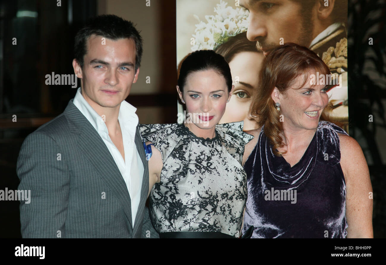 RUPERT FRIEND EMILY BLUNT SARAH FERGUSON die junge VICTORIA US-PREMIERE LOS ANGELES CA USA 3. Dezember 2009 Stockfoto