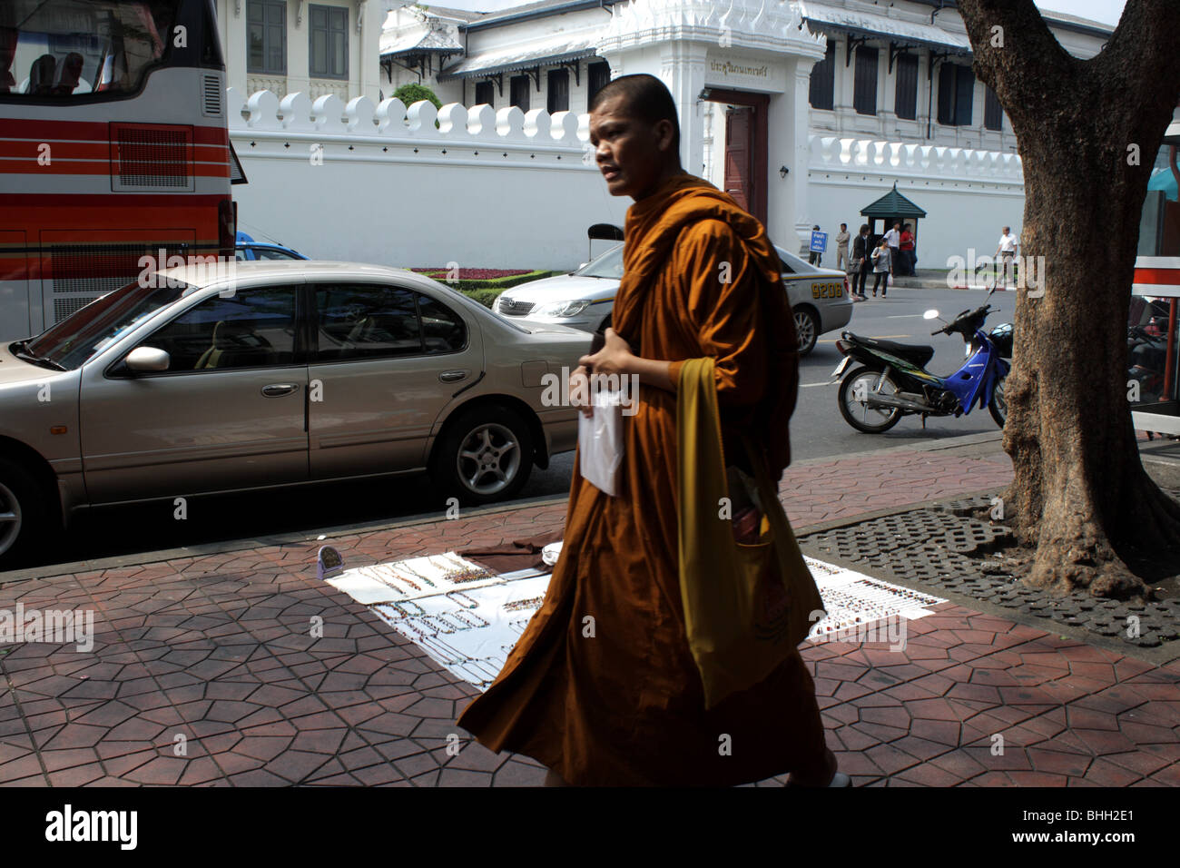 Thai Mönch auf der Straße in Bangkok Stockfoto