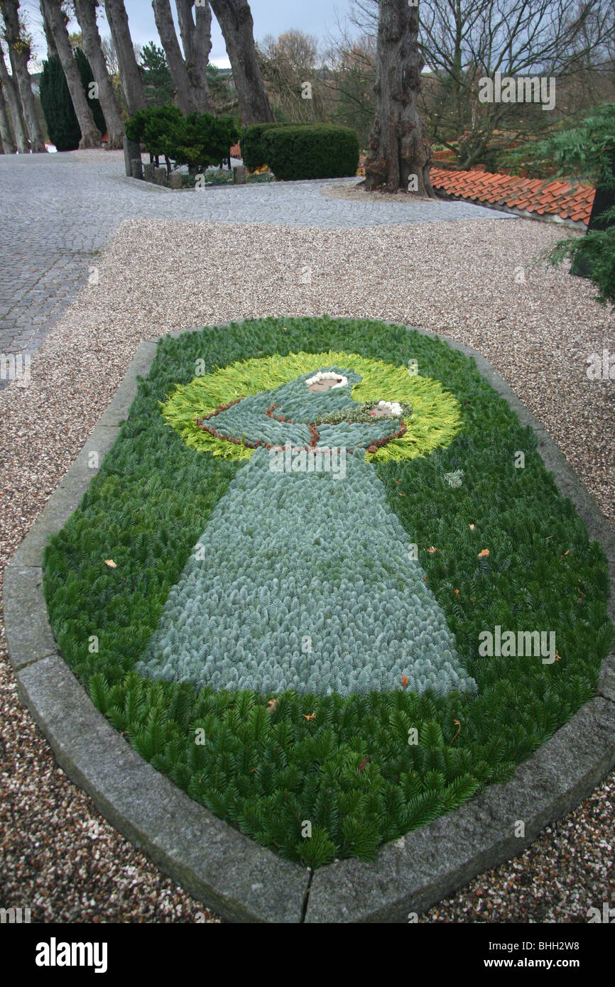 Ein Werk-Mosaik in der Vinderoed-Kirche (Vinderød Kirke), Dänemark, Mutter Mary hält das Jesuskind darstellen. Stockfoto