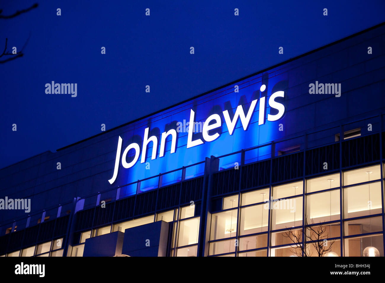 Beleuchtete John Lewis speichern Zeichen, Bluewater Shopping-Mall, Kent UK Stockfoto