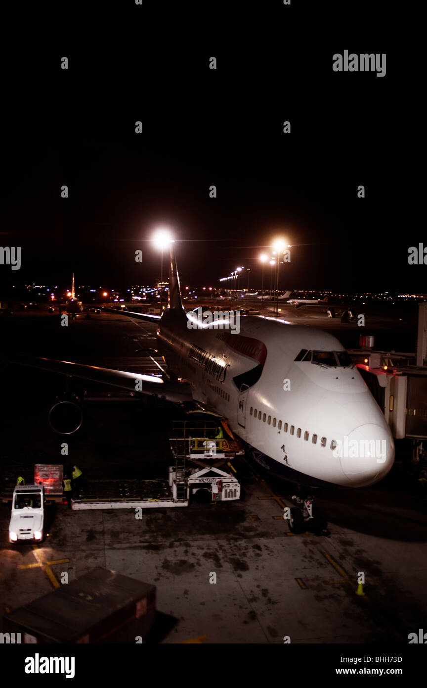 Flugzeug in der Nacht, Südafrika geladen werden. Stockfoto
