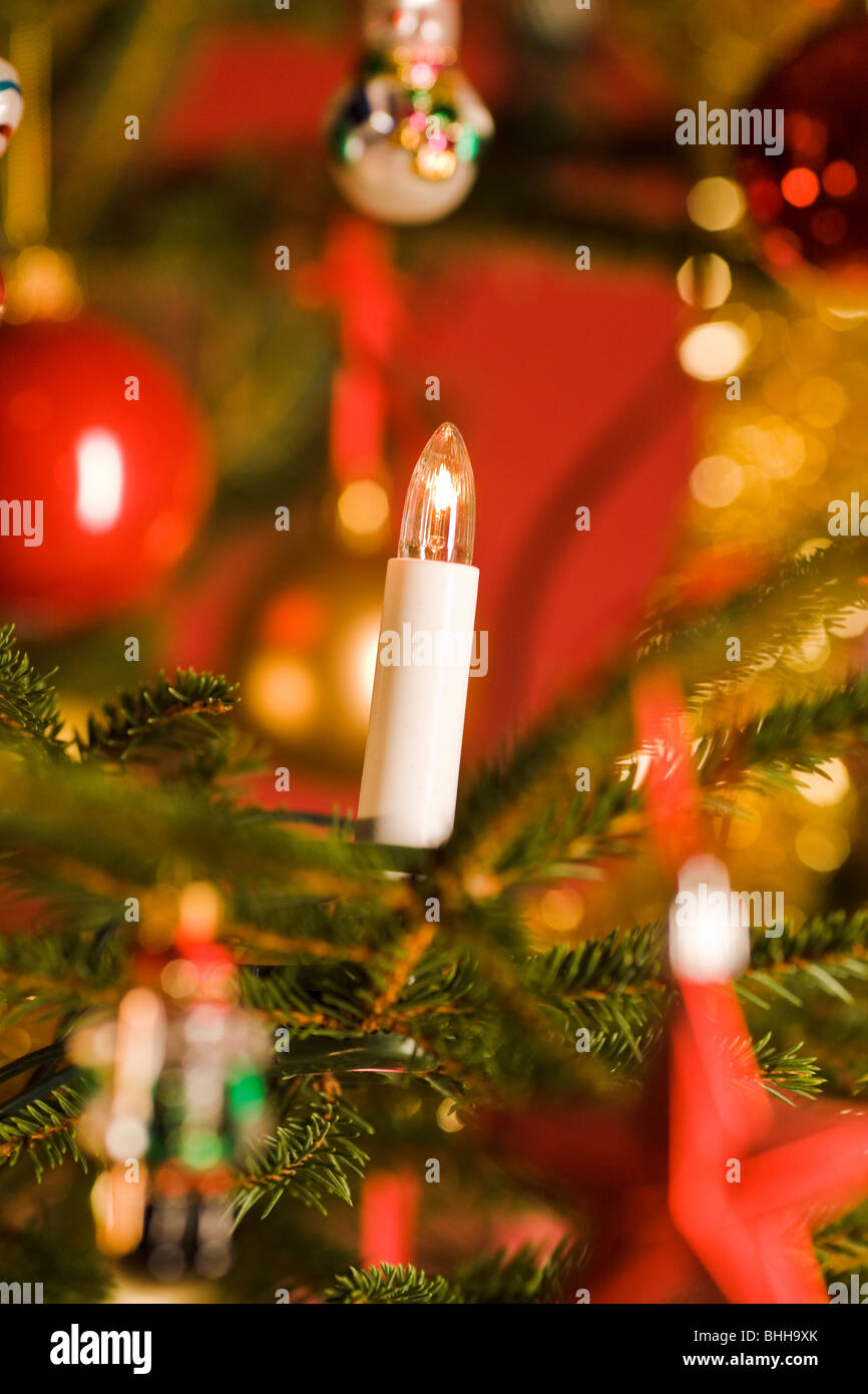 Eine Nahaufnahme der ein geschmückter Weihnachtsbaum. Stockfoto